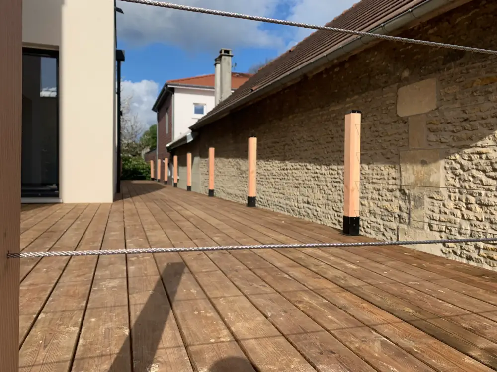 Terrasse en bois sur pilotis